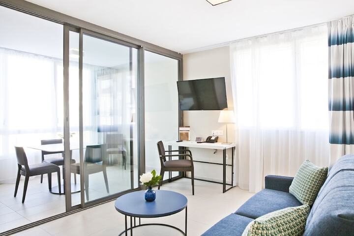 Room 12 of 25