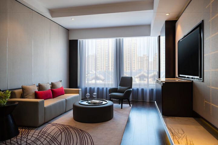Room 4 of 37