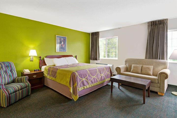 2 Queen Beds (8 of 10)