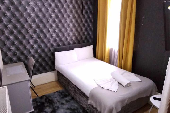 Room 7 of 48
