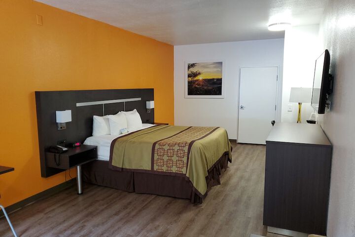 1 King Bed (7 of 9)