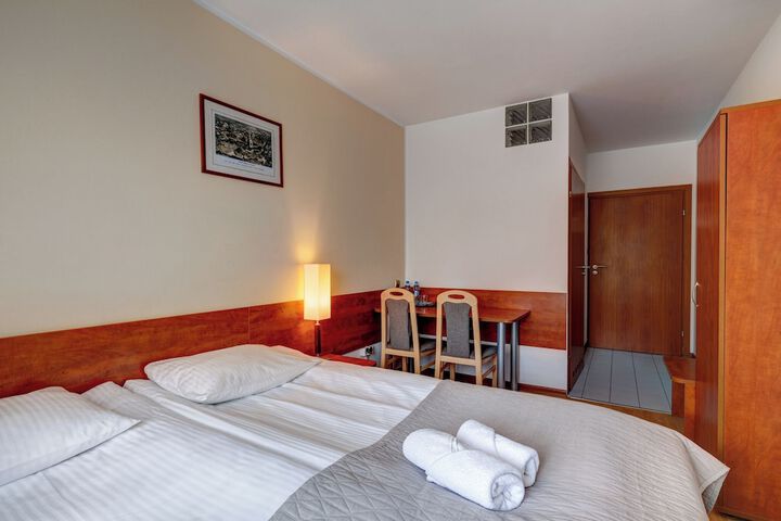 Room 13 of 30