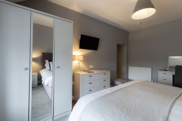 Room 4 of 38