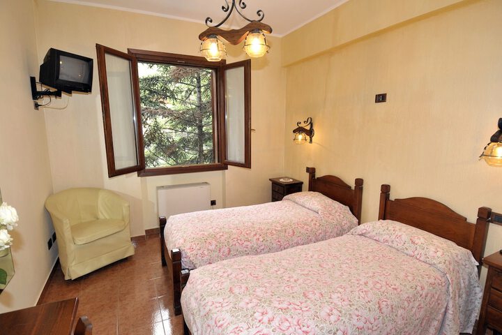 Room 6 of 62