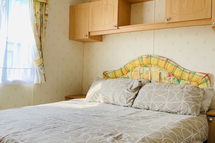 Room 2 of 10