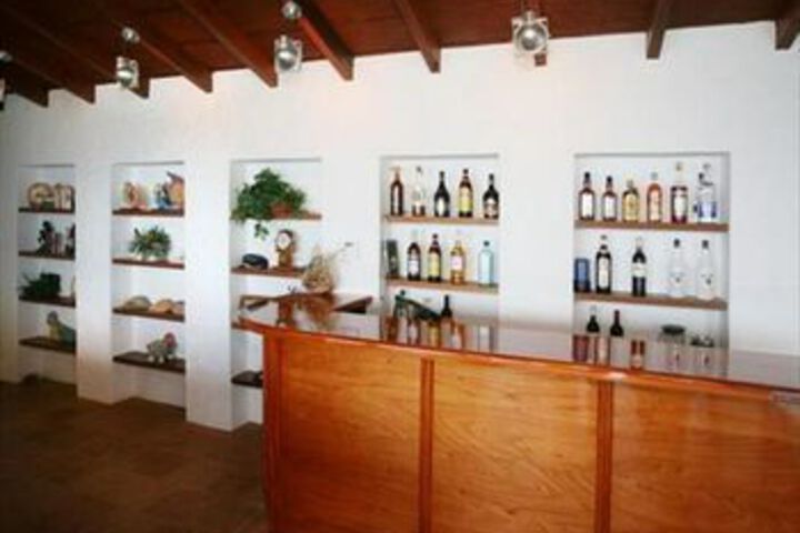 Lounge 11 of 28