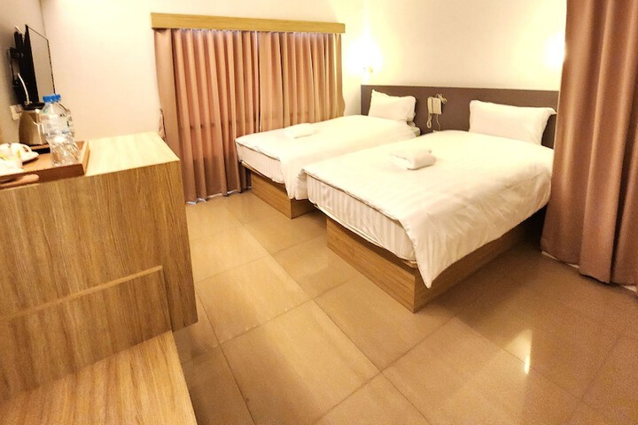 Room 8 of 78