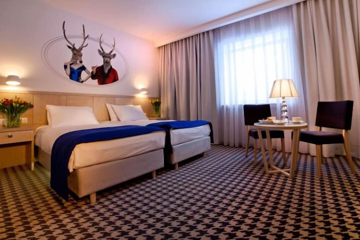 Room 9 of 34