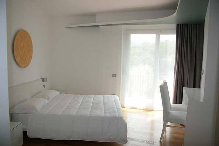 Room 73 of 196
