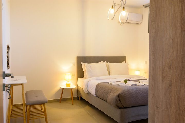 Room 2 of 76