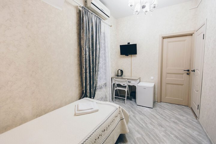 Room 70 of 83