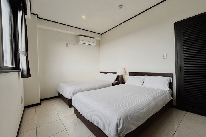 Room 2 of 43