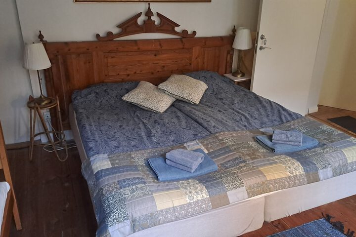 Room 14 of 104