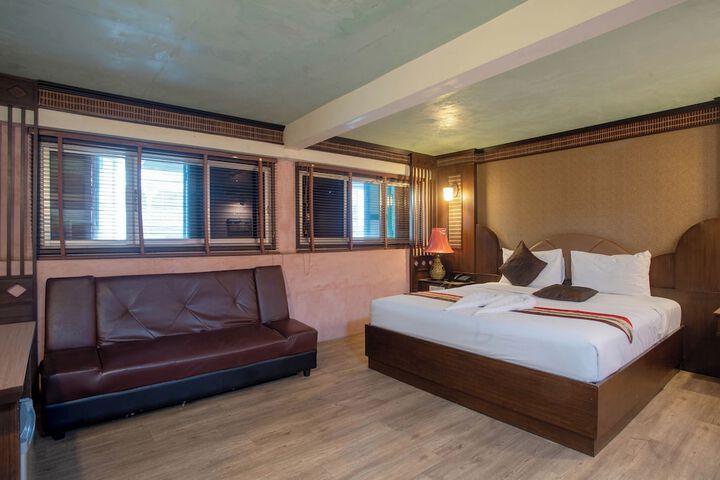 Room 5 of 48