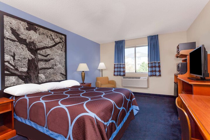 Room 17 of 36