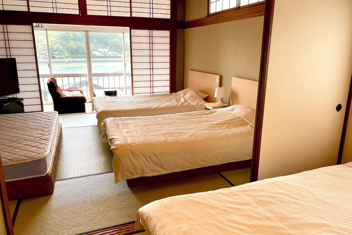 Room 10 of 14