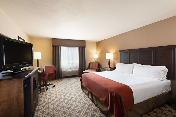 Room 2 of 36