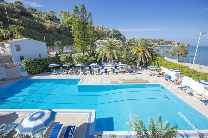 Hotel Pool