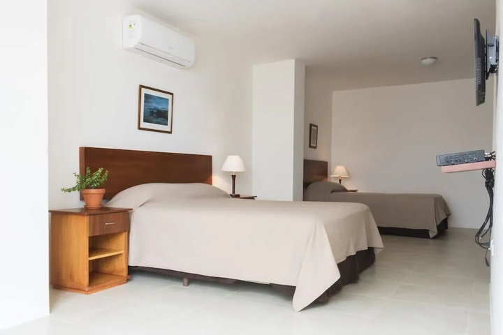 Room 4 of 10