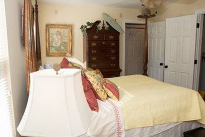 Room 27 of 46