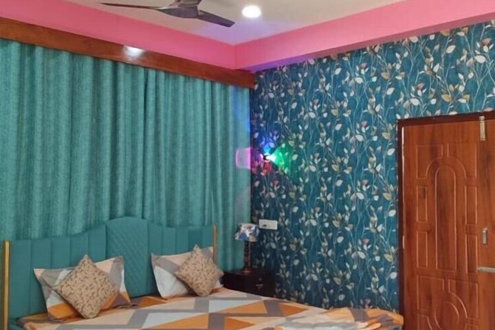 Room 6 of 25