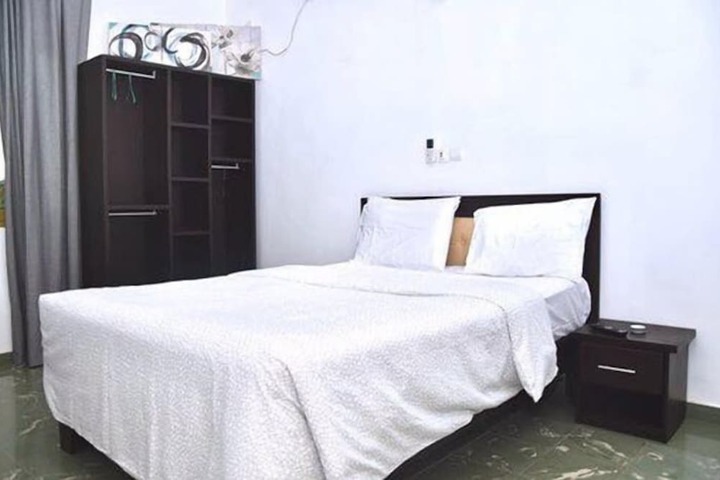 Room 2 of 16