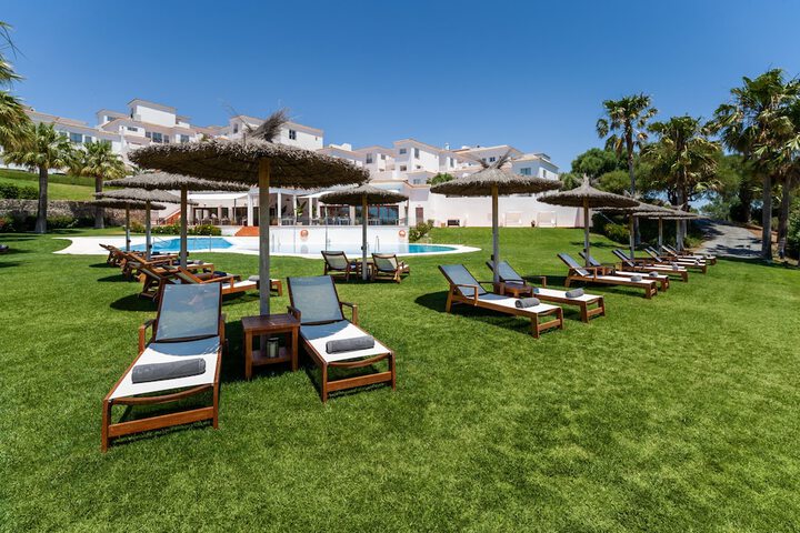 Hotel with Pool