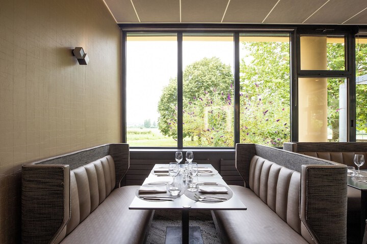 Dining 60 of 82