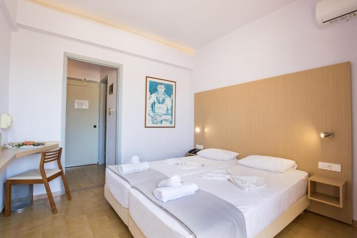 Room 42 of 80