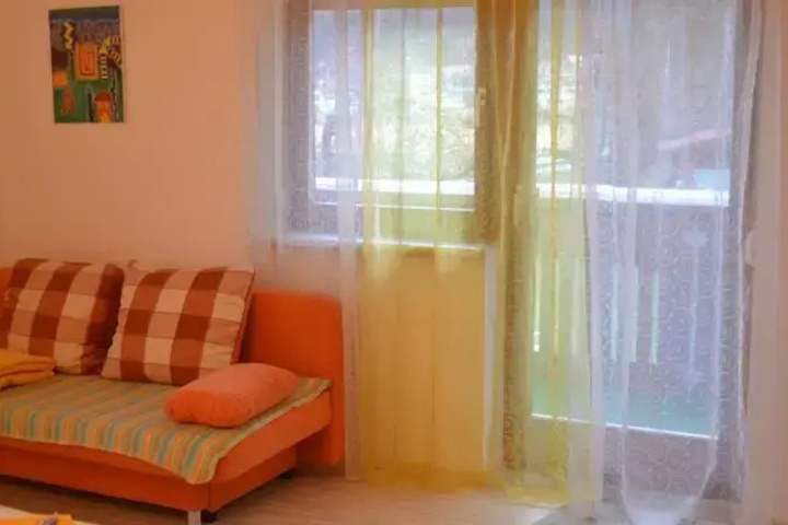 Room 3 of 18