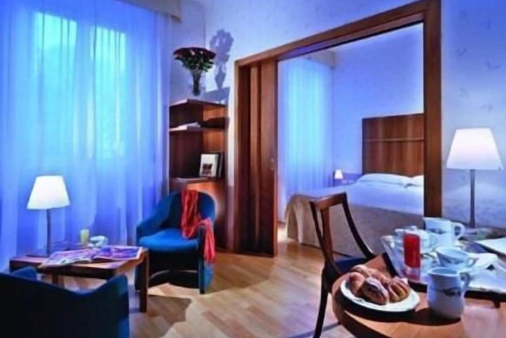 Room 7 of 32