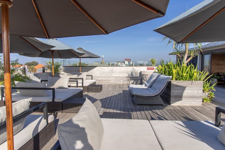 Sundeck 68 of 73