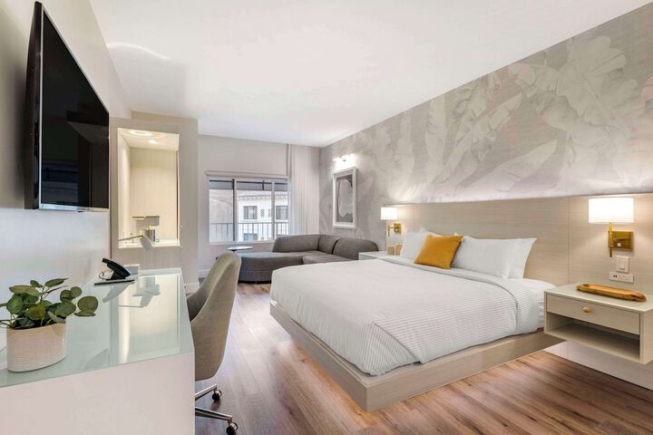 1 King Bed (5 of 5)