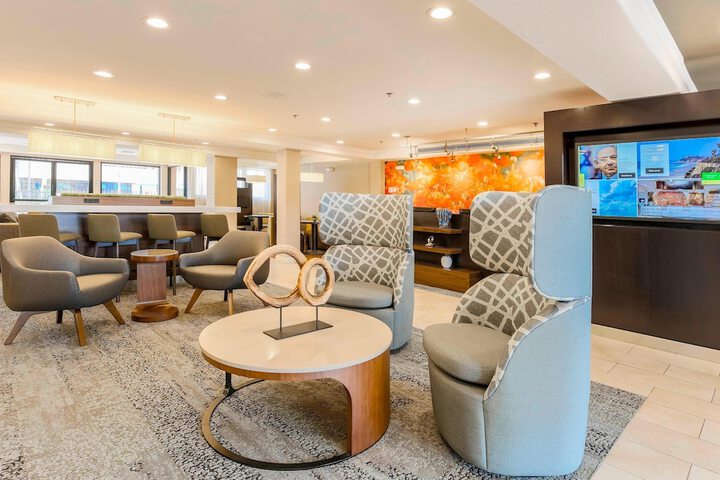 Lobby lounge