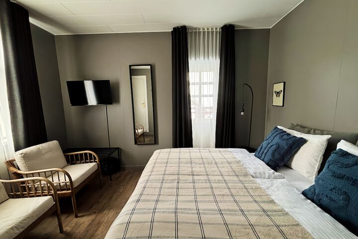 Room 37 of 64