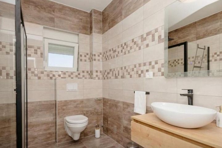 Room 3 of 25