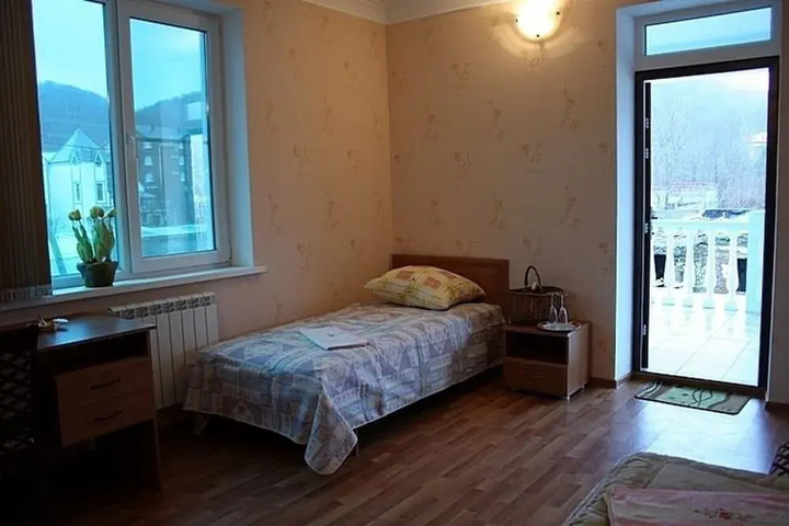 Room 3 of 9