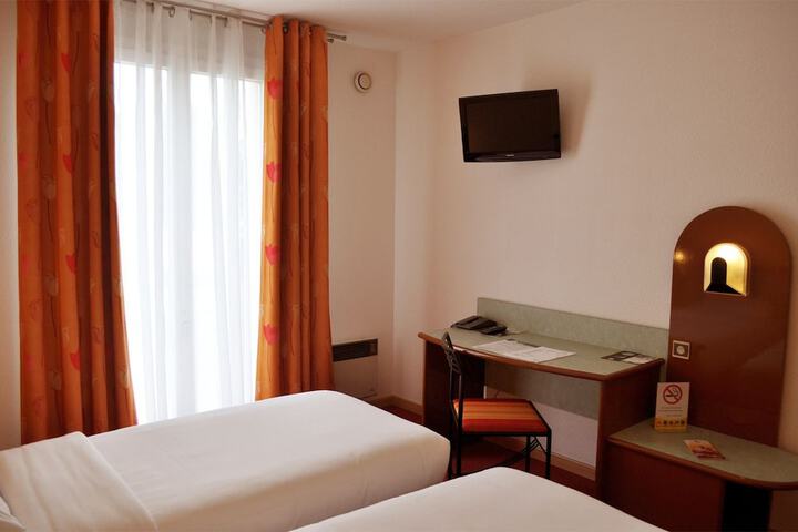 Room 4 of 29
