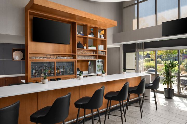 Lobby lounge