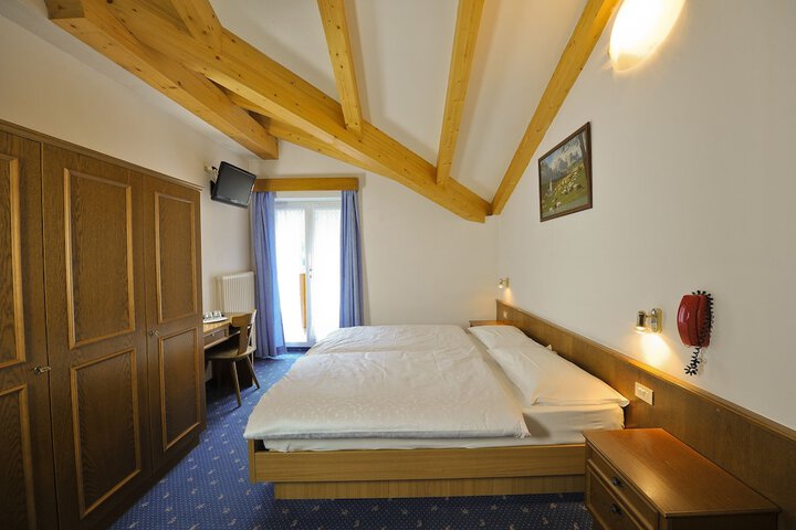Room 8 of 22