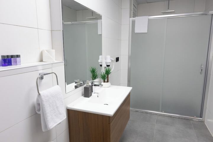 Room 6 of 24