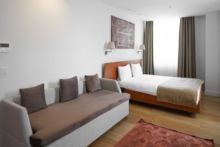 Room 12 of 79