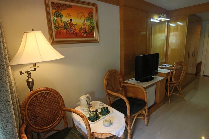 Room 27 of 66