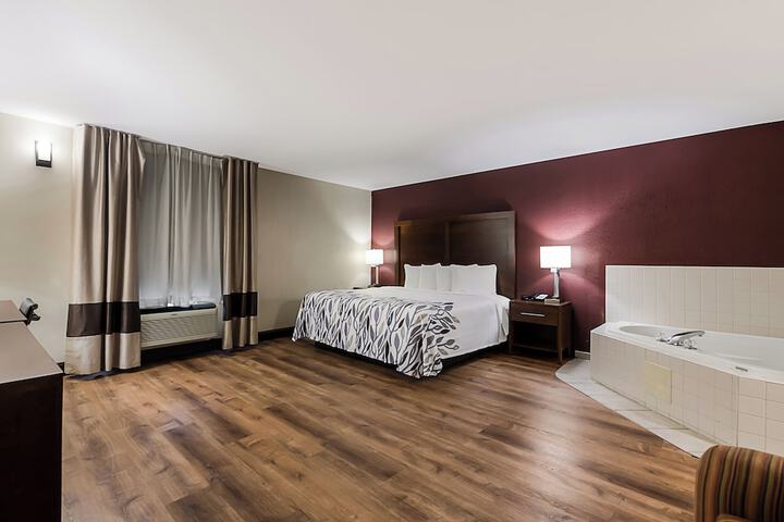 Room 7 of 25