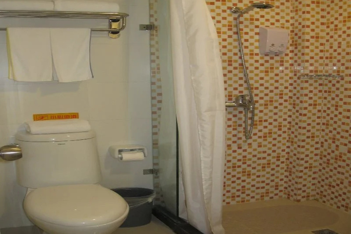 Room 7 of 10
