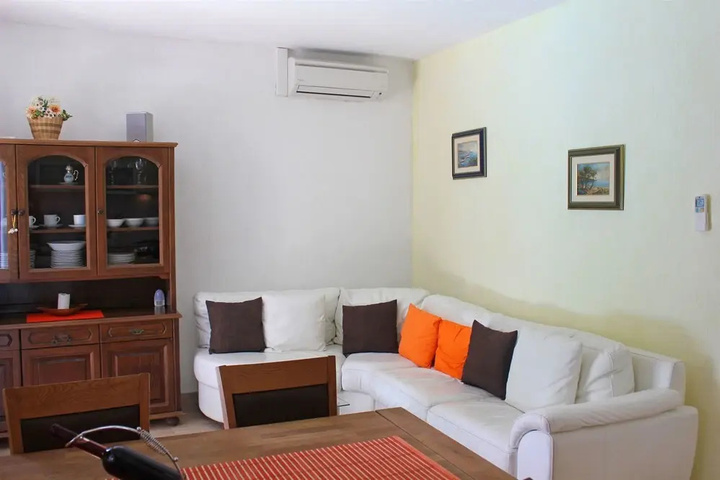 Room 2 of 12