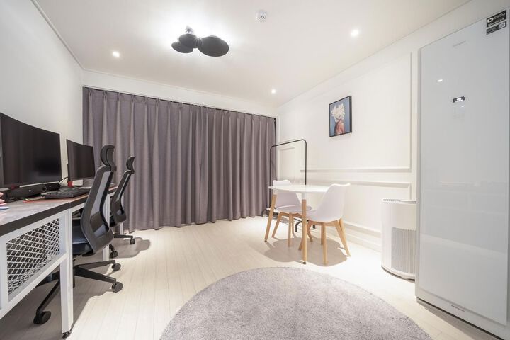 Room 50 of 82