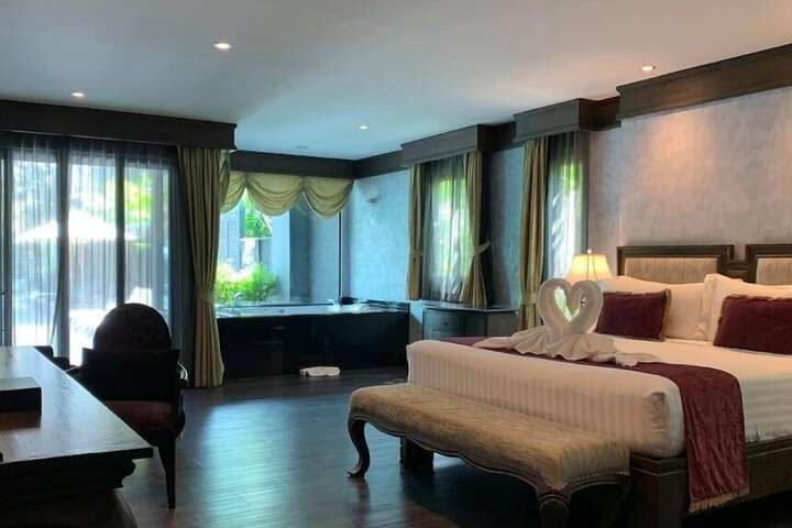 Room 4 of 62