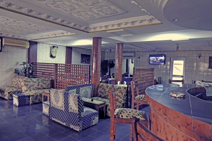 Lounge 27 of 35