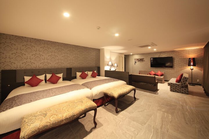 Room 27 of 74